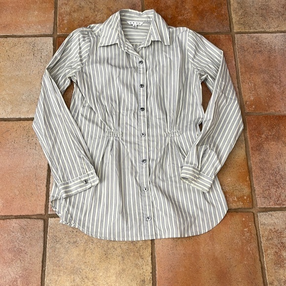 CAbi Tops - Cabi fitted pinstriped button down shirt Medium